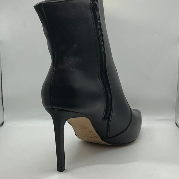Bota Feminina Couro Bico Fino Zíper - Imagem 4