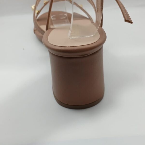 Sandália   Bege Com Detalhes Em Dourado - Imagem 4